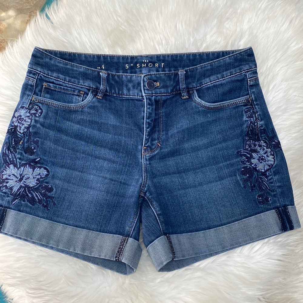 🔹🔹WHITE HOUSE BLACK MARKETBLUE JEAN SHORTS🔹🔹